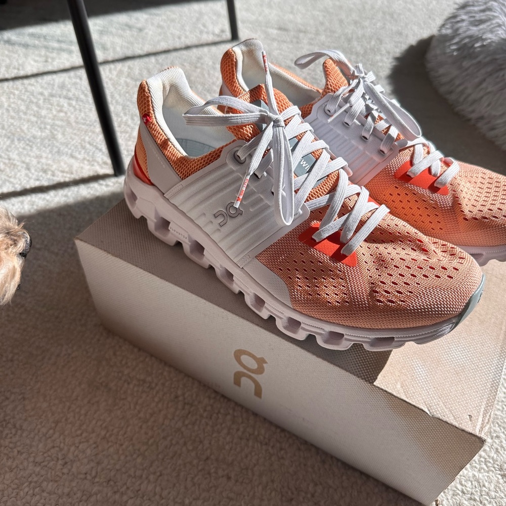 On cloud copper Womens shoes size 7 1/2 fits like a size 6 1/2